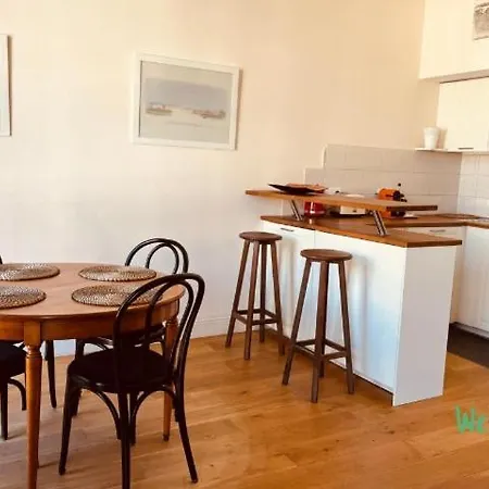 Attractive T2 Flat On Place De La Bourse