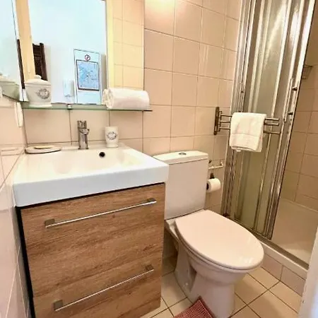 Attractive T2 Flat On Place De La Bourse