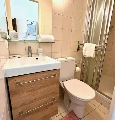 Attractive T2 Flat On Place De La Bourse